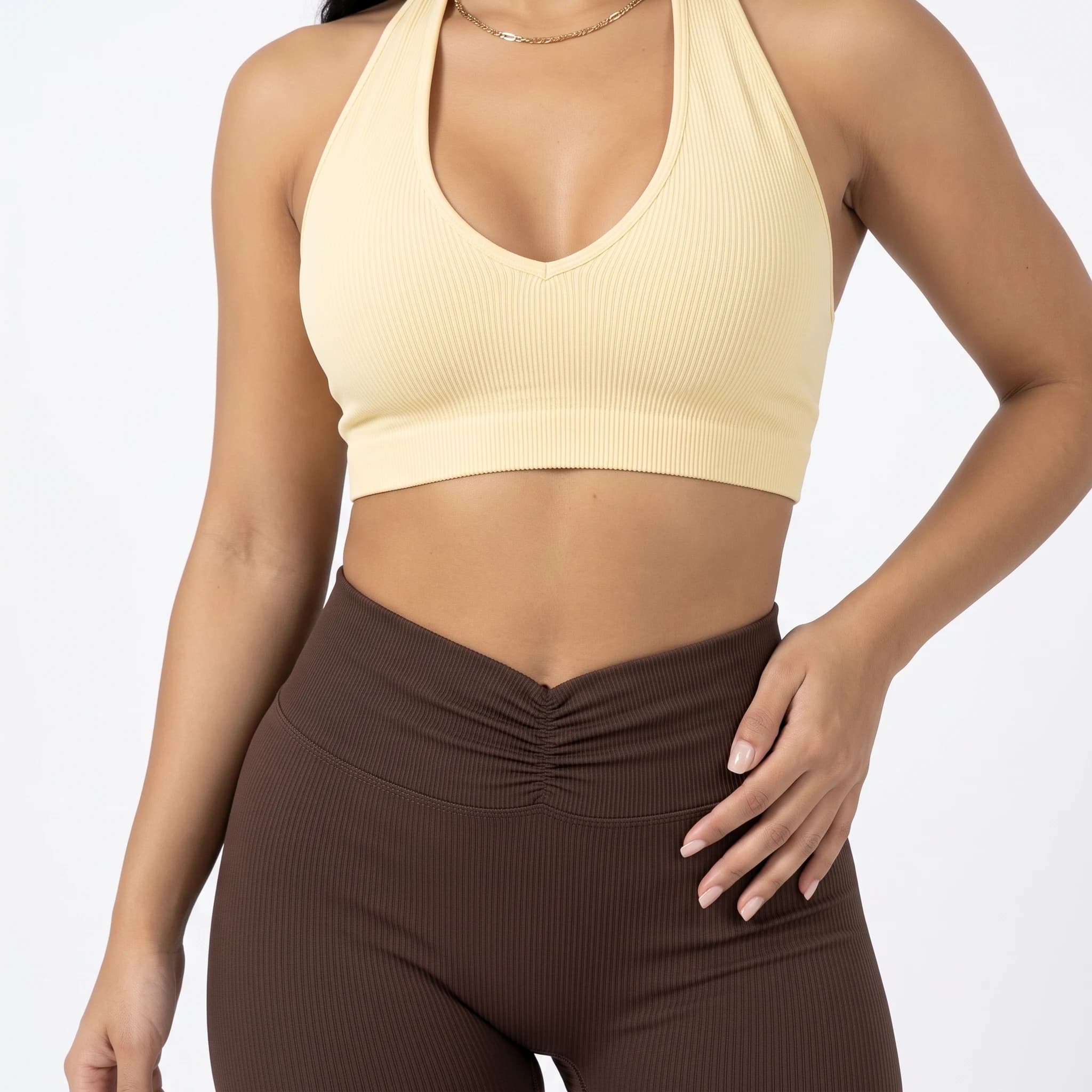 Conjunto halter amarillo y short café, foto 3