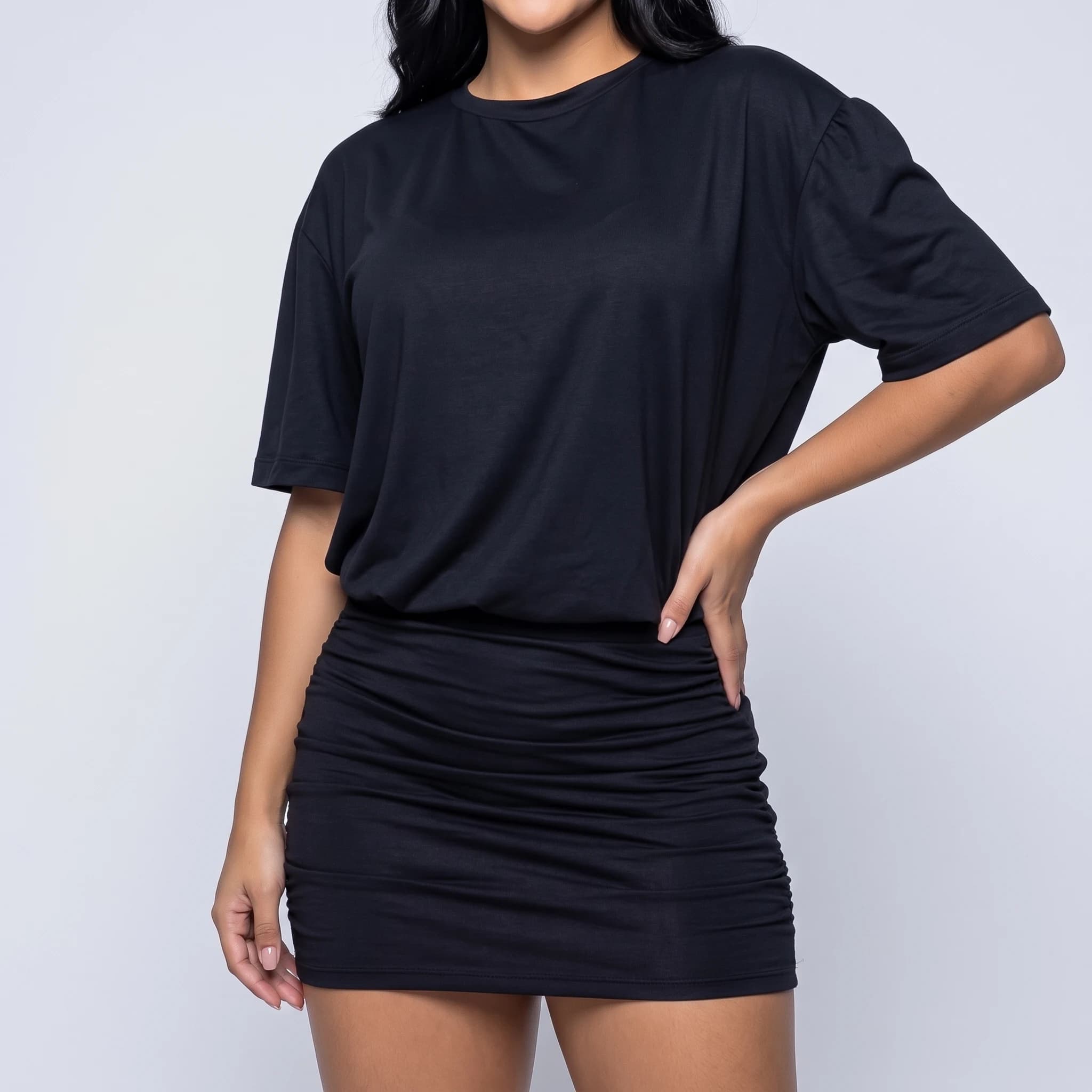 Conjunto camiseta oversize y falda fruncida negro, foto 3